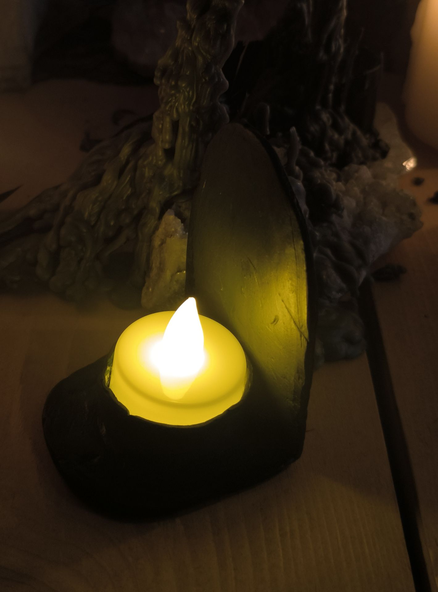 جا شمعی گوتیک همراه با چراغ🌙